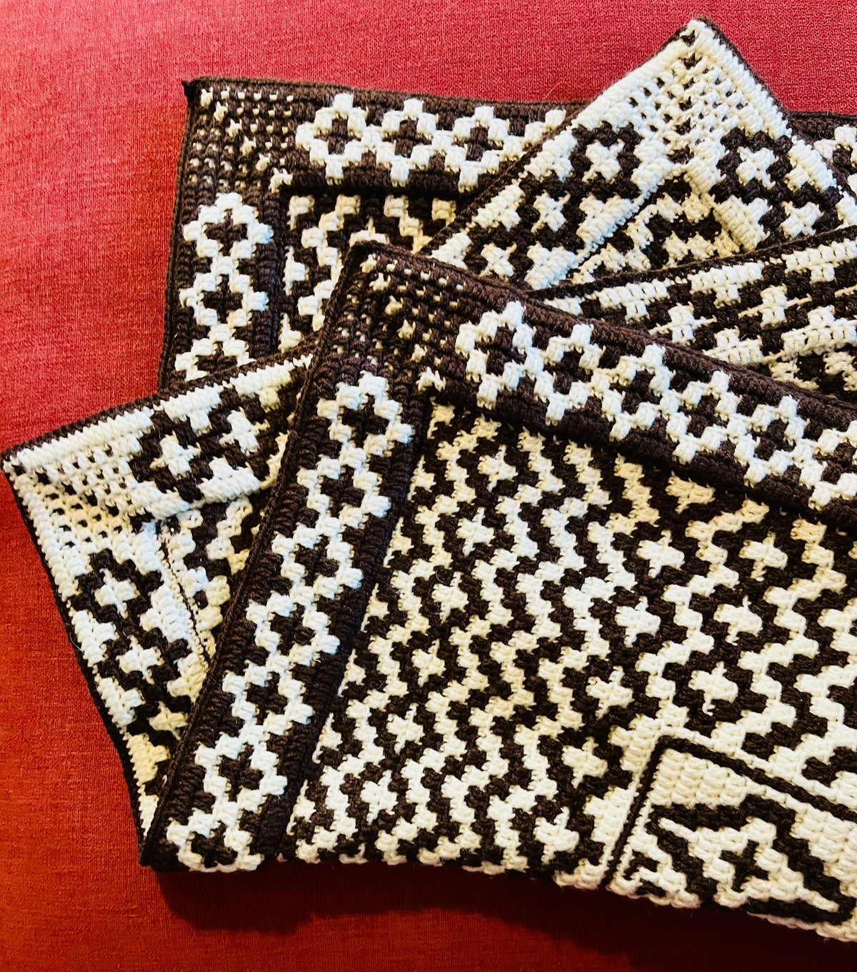MOSAIC CROCHET PATTERN - CROSSED ZIGZAGS - Pdf Digital Download